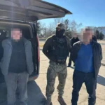 Ексдепутат та військовий продавали за $11,5 тис. "непридатність" до службиУ Кропивницькому ДБР затримало спільників, які обіцяли фіктивні діагнози для уникнення мобілізації. Фігурантам загрожує до восьми
років позбавлення волі.Суспільство • 16 березня, 12:00 • 4294 перегляди