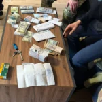 Вимагали понад 600 тис. доларів хабаря у справі про бурштин – в Офісі Генпрокурора заявили про викриття двох посадовців СБУ