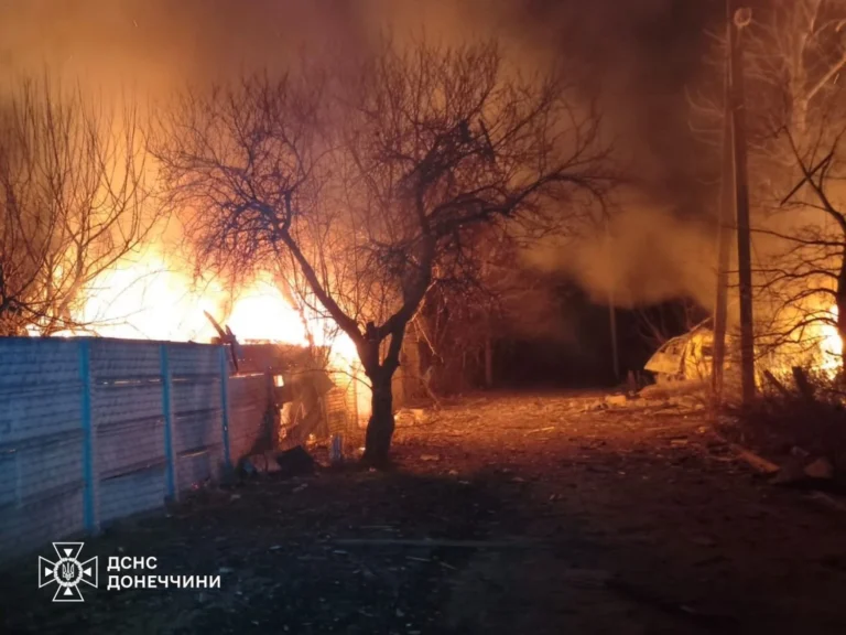 росія вдарила вісьмома авіабомбами по Дружківці - є поранені, виникли пожежі