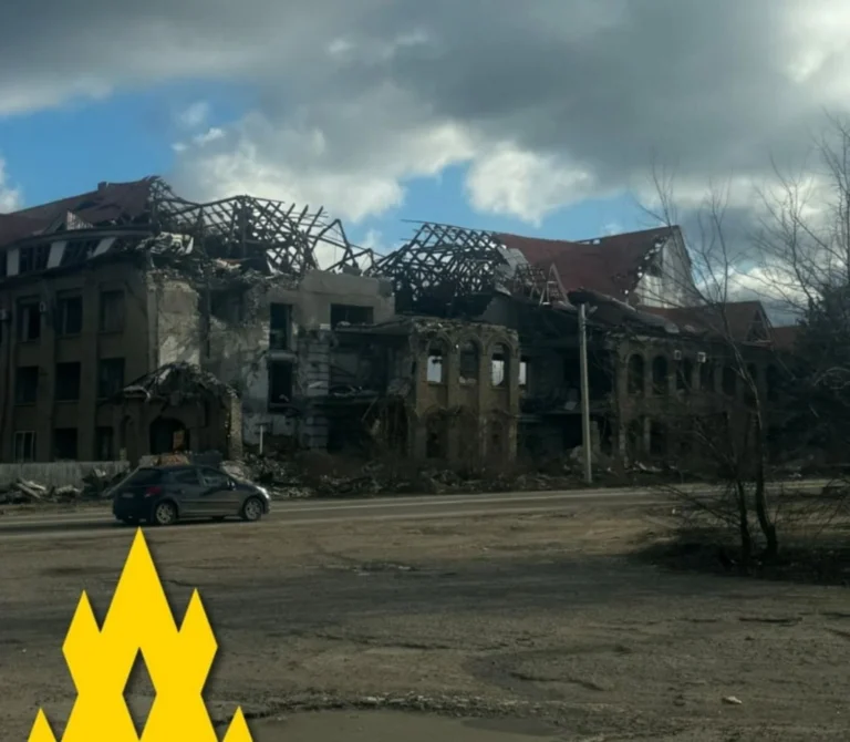 Окупанти стягнули паливозаправники до бази в Луганську АТЕШ