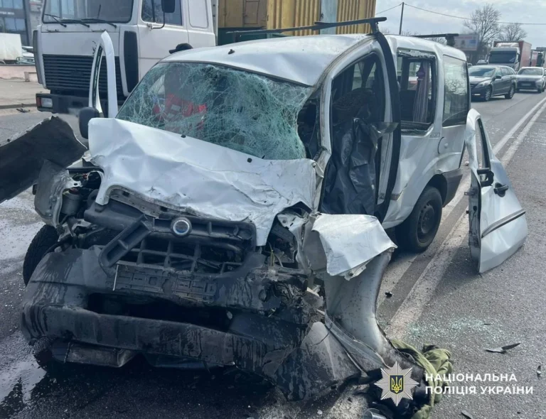 У Києві смертельна ДТП на Кільцевій дорозі - авто виїхало на зустрічну