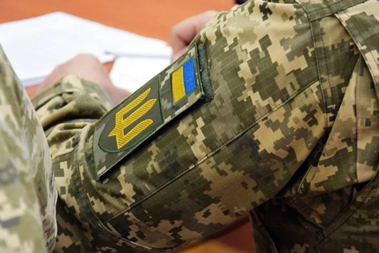 У Вінниці чоловік напав з ножем на двох військових ТЦК - центр комплектування