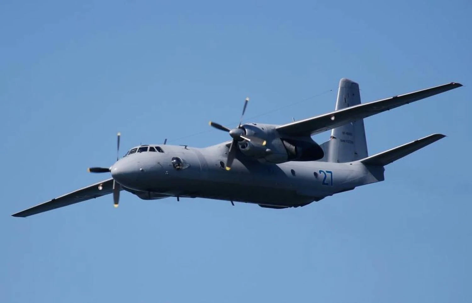 російський літак Ан-26 зник над Кримом під час планового перельоту: на борту перебувало 30 російських військових - ЗМІ