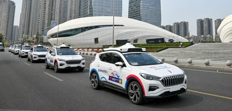 У китайському Ухані понад 100 роботаксі Baidu заблокували рух через системний збій
