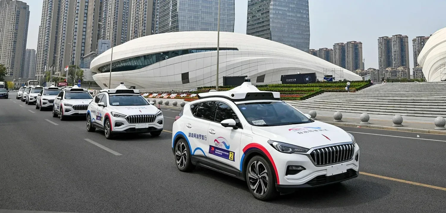 У китайському Ухані понад 100 роботаксі Baidu заблокували рух через системний збій