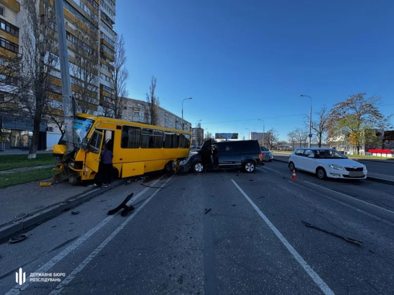 Смертельна ДТП з маршруткою в Одесі: військовому повідомили про підозру та відправили під варту
