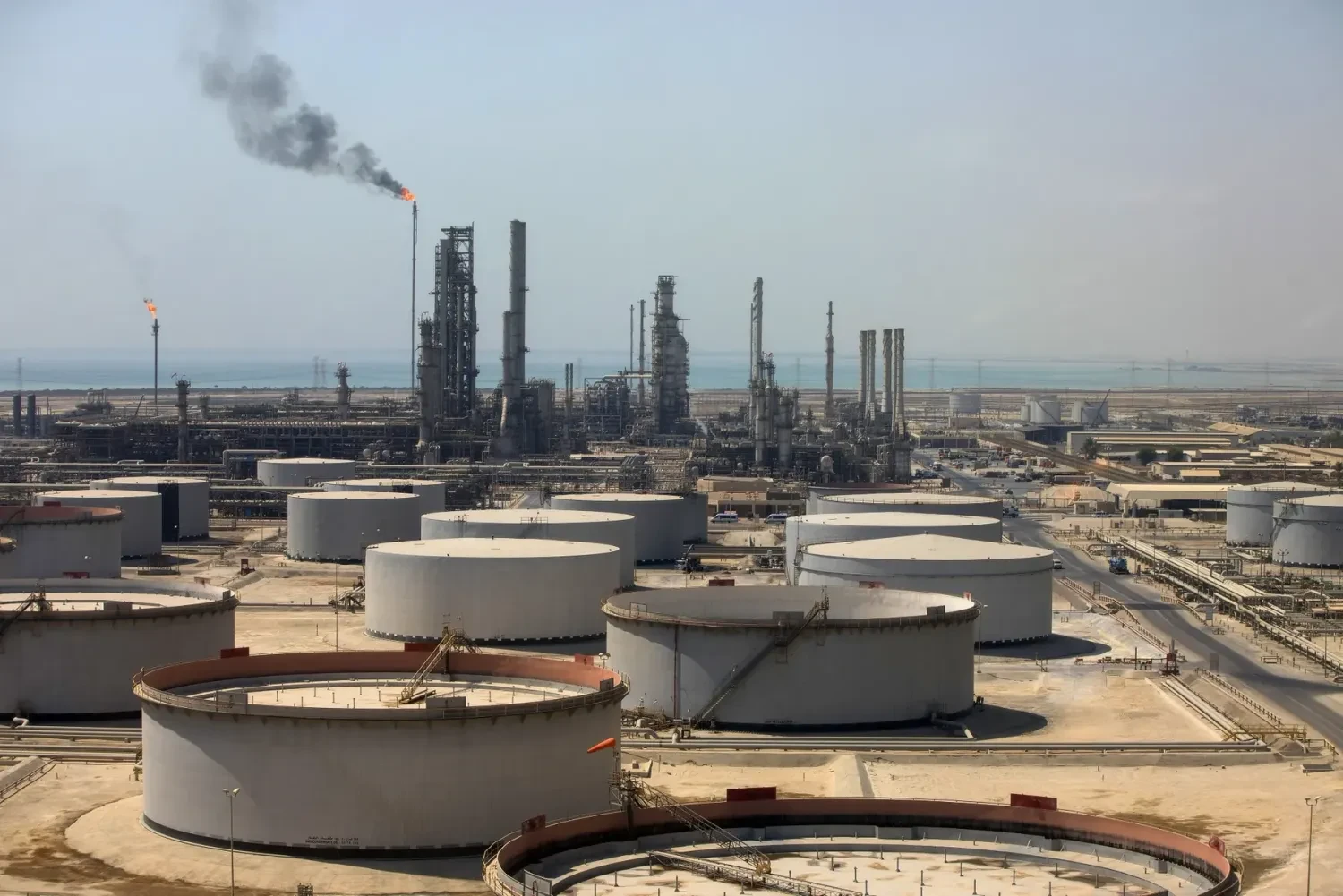 Саудівська Аравія втратила понад 600 тис. барелів нафти на добу через атаки, ще 700 тис. обмежено трубопроводом