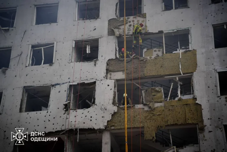 Після масованої атаки вночі рф продовжує удари, кількість жертв росте - що відомо
