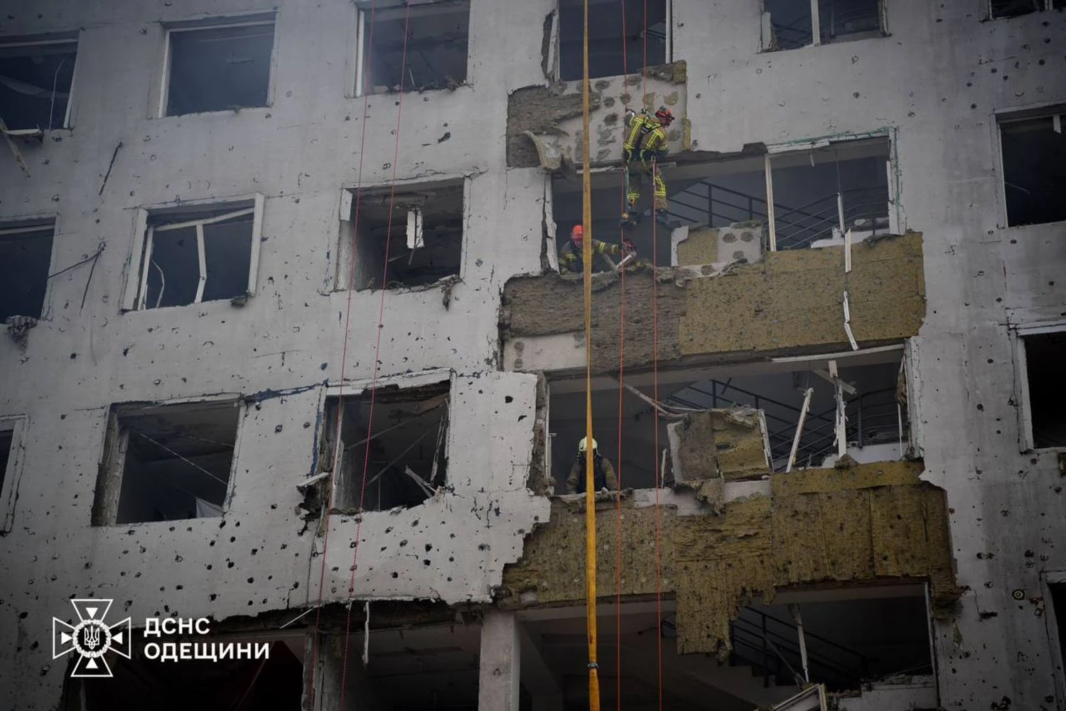 Після масованої атаки вночі рф продовжує удари, кількість жертв росте - що відомо