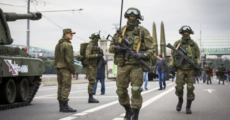 Наступ на Донбас до вересня чи розвʼязання війни з Європою: для чого ворогу вистачить 20 тисяч резерву