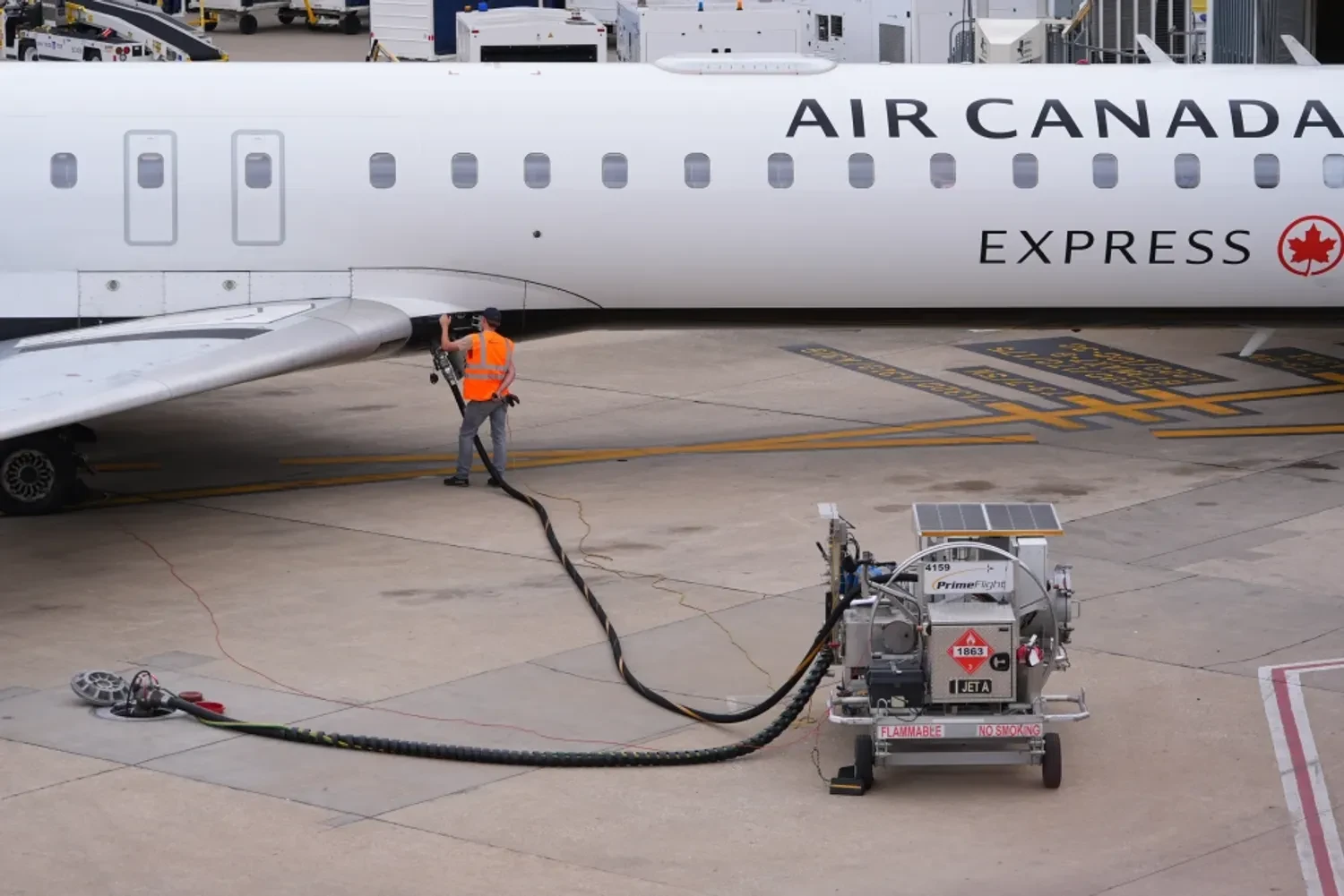 Air Canada тимчасово скасовує рейси до JFK через різке зростання цін на пальне