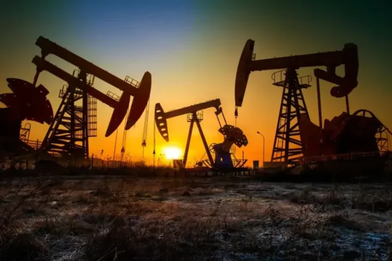 США неочікувано продовжили дозвіл на закупівлю російської нафти та послаблили санкції ще на місяць