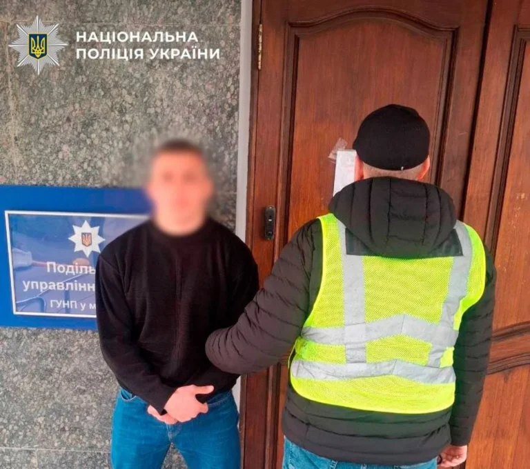 Розлив рідину із різким запахом під час ЛГБТ-кінофестивалю: на 24-річного киянина склали протокол за дрібне хуліганство