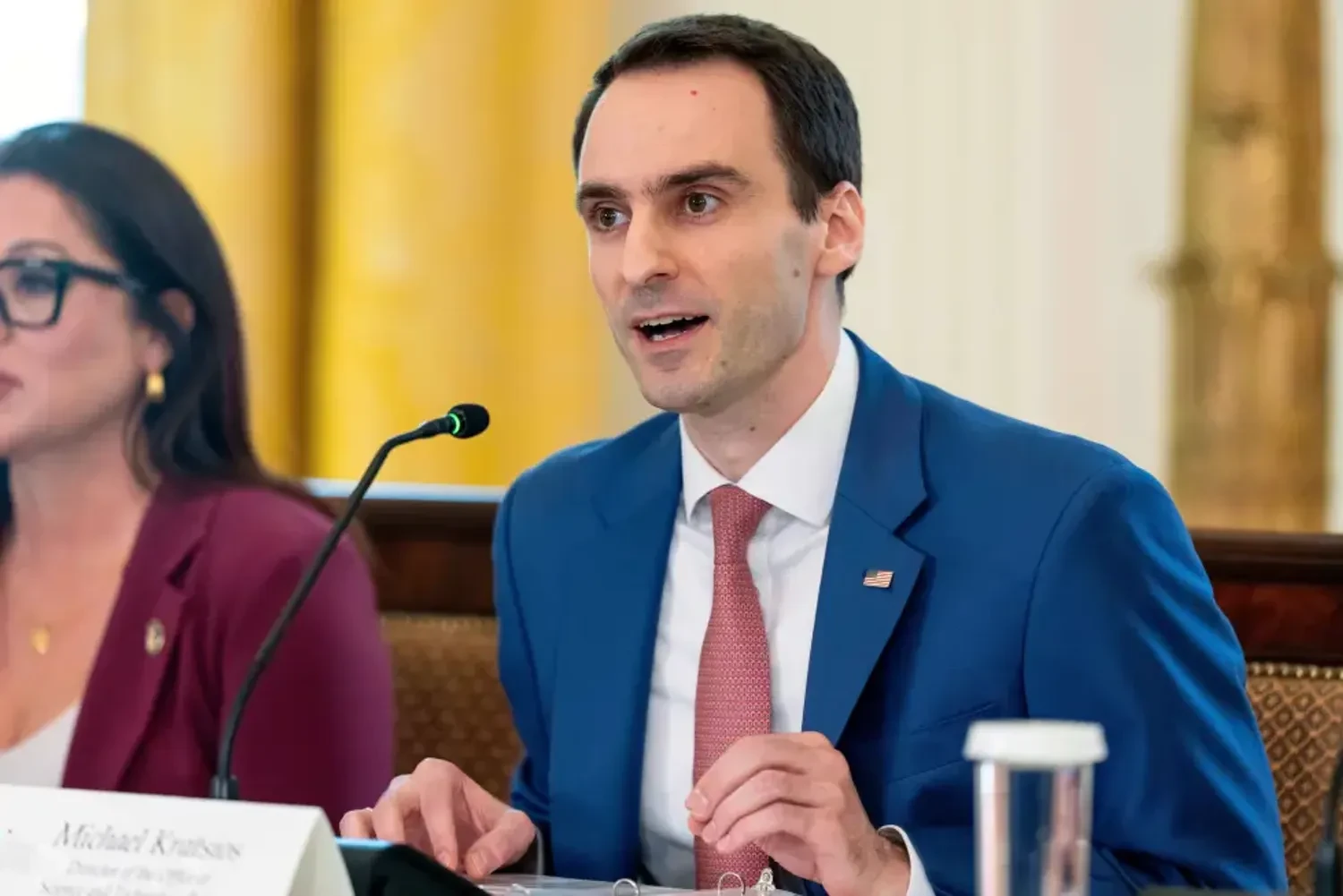 США обіцяють придушити китайські компанії за використання американських ШІ-моделей