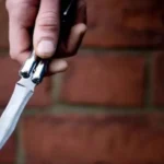 Напав на двох перехожих з ножем – у Житомирі затримали чоловіка, що перебував в СЗЧПоліція Житомира затримала чоловіка, який поранив ножем двох людей. Зловмисник виявився дезертиром, йому загрожує тривалий термін покарання.Суспільство • 18 травня, 13:33 • 2144 перегляди