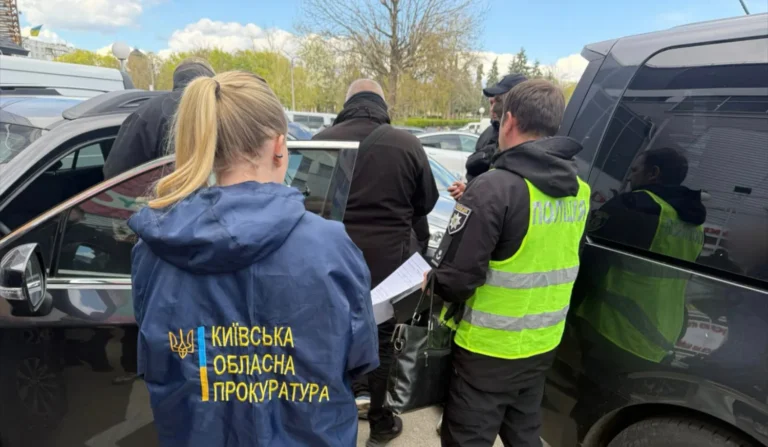Вимагали до 5 000 доларів - поліція затримала військових РТЦК Білої Церкви, їм повідомили про підозру