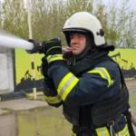 Дрони рф вдарили по АЗС на Харківщині, пошкоджені авто, є поранені – ДСНСросійські війська атакували безпілотниками п’ять АЗС у Харкові та Чугуєві. Пошкоджено 10 автомобілів і обладнання, двоє чоловіків
отримали поранення.Суспільство • 1 травня, 12:29 • 2580 перегляди