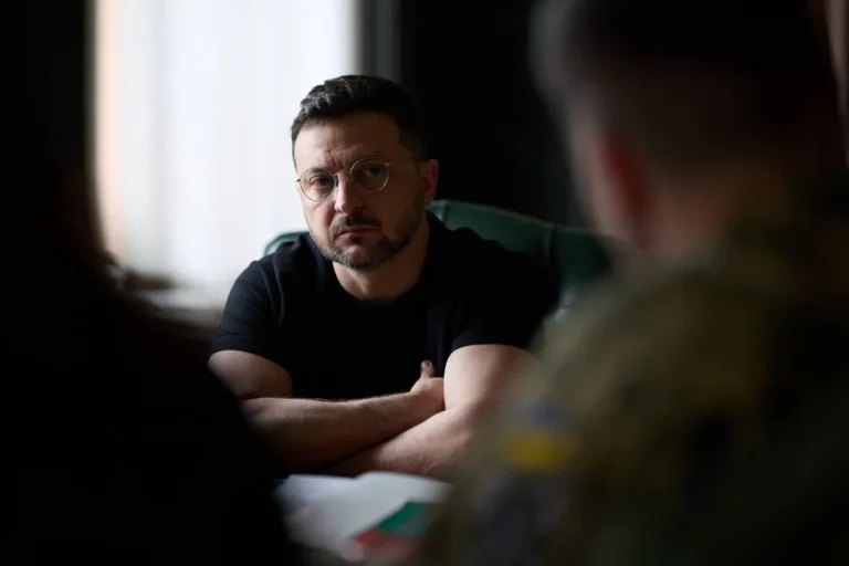 Зарплати до 400 тисяч та поетапне звільнення мобілізованих раніше - Зеленський оголосив про старт реформи армії