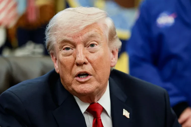 Трамп дав зелене світло на будівництво нового великого нафтопроводу між Канадою та США