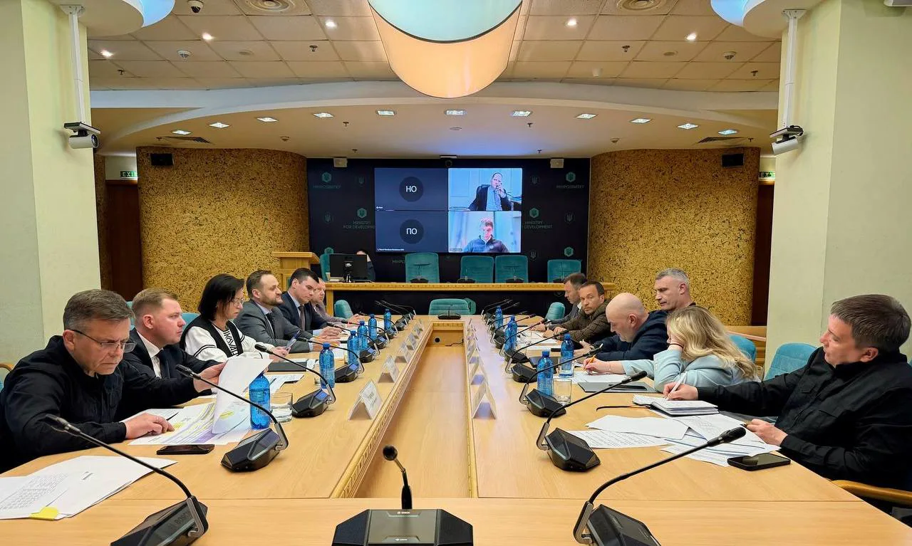 Кабмін розкритикував темпи підготовки Києва до зими та пригрозив оцінкою роботи КМДА