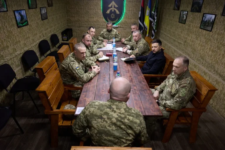 Перемогли один нацизм, переможемо й інший - Зеленський відвідав Олександрівський напрямок та зустрівся із військовими