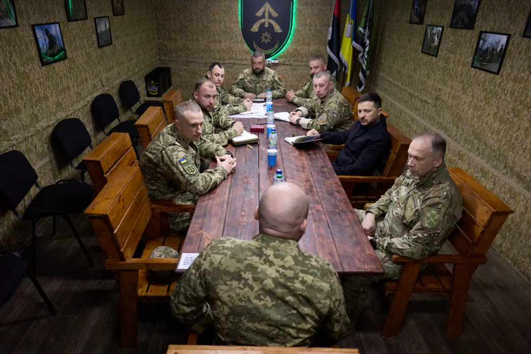 Перемогли один нацизм, переможемо й інший - Зеленський відвідав Олександрівський напрямок та зустрівся із військовими