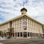 Суд частково зняв арешт із Будинку профспілок у Києві і скасував його передачу в АРМА – ухвала