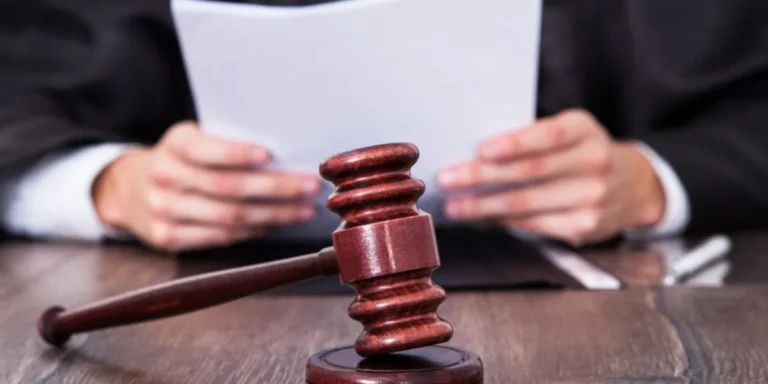 На Львівщині судитимуть батьків дворічного хлопчика, який помер від виснаження та алкогольного отруєння