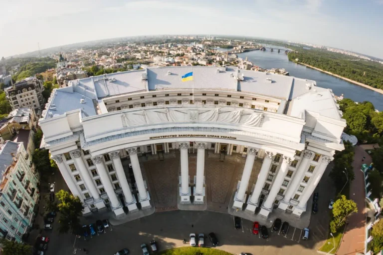 Будівля МЗС України вперше з часів Другої світової постраждала від обстрілу - Сибіга