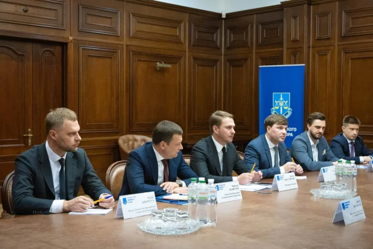 Генпрокурор Кравченко розраховує на допомогу ФБР у розширенні доказової бази щодо агресії рф