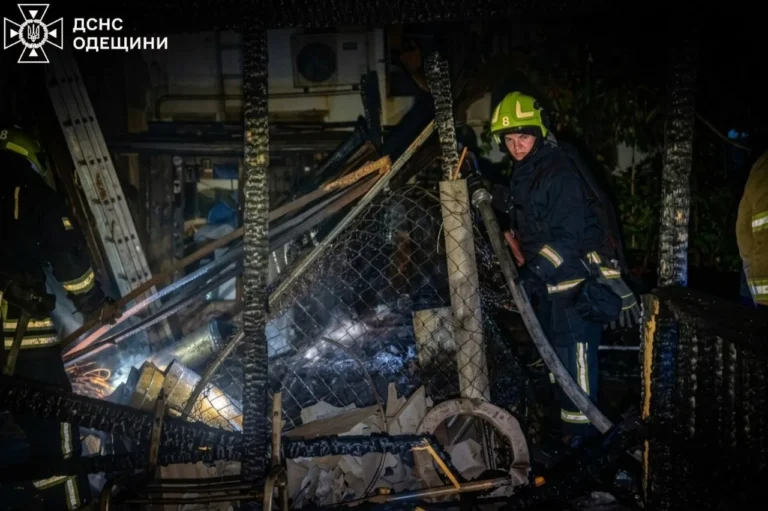Окупанти вночі вдарили по Одесі, є поранений