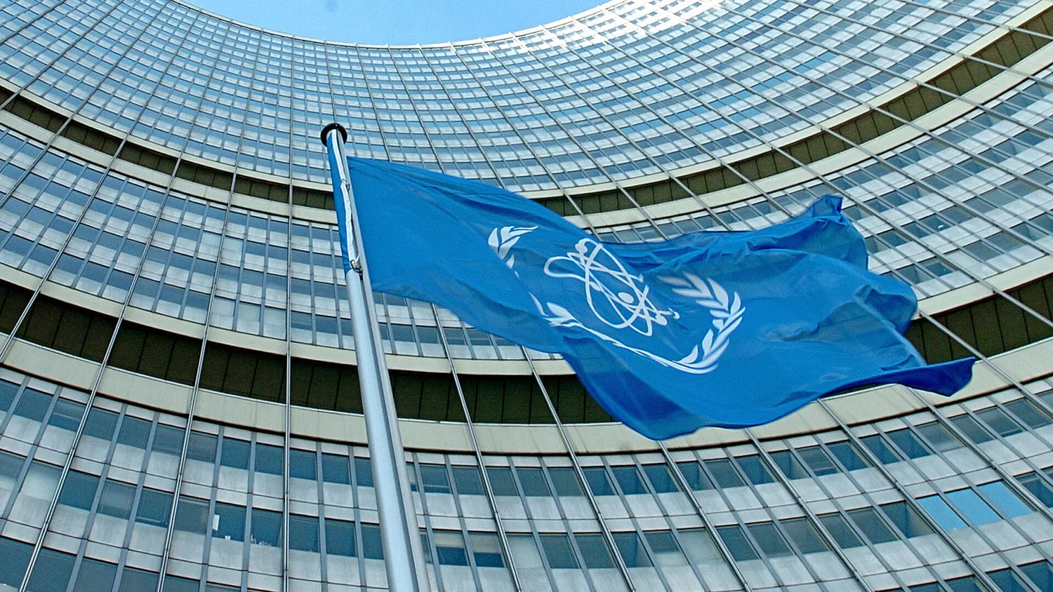 Гроссі занепокоєний ударом рф, команда МАГАТЕ відвідає об'єкт на Чорнобильському майданчику, аби оглянути наслідки