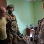 Погрожував ножем та стріляв: в Нацполіції розповіли деталі затримання в Ужгороді