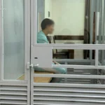 На Закарпатті 8 років тюрми отримала матір, яка за $1000 продала дітей для жебракування