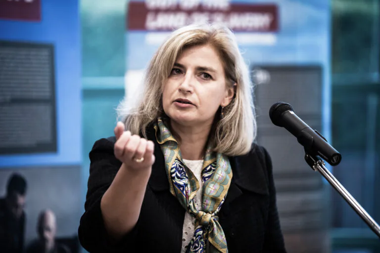У Навроцького назвали "образою" відправку кур