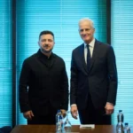 Прем’єр Норвегії повторив жест уболівальників “веслування вікінгів” на зустрічі з Зеленським