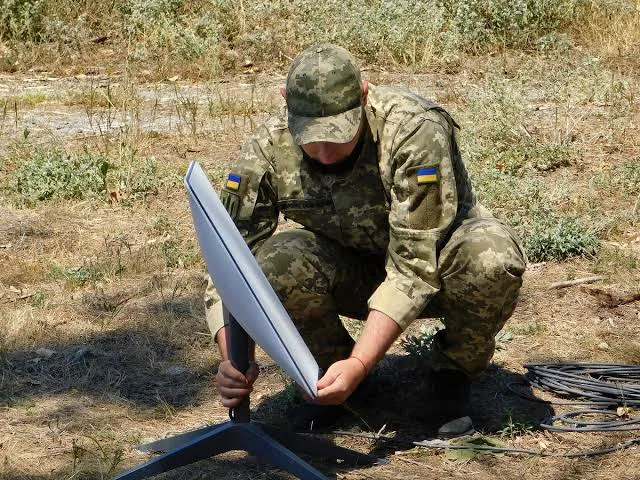 росія намагається глушити Starlink, щоб протидіяти українським дронам - Reuters