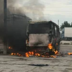 рф атакувала Одесу балістикою: загорілися вантажні й легкові авто, а також маршрутний мікроавтобус