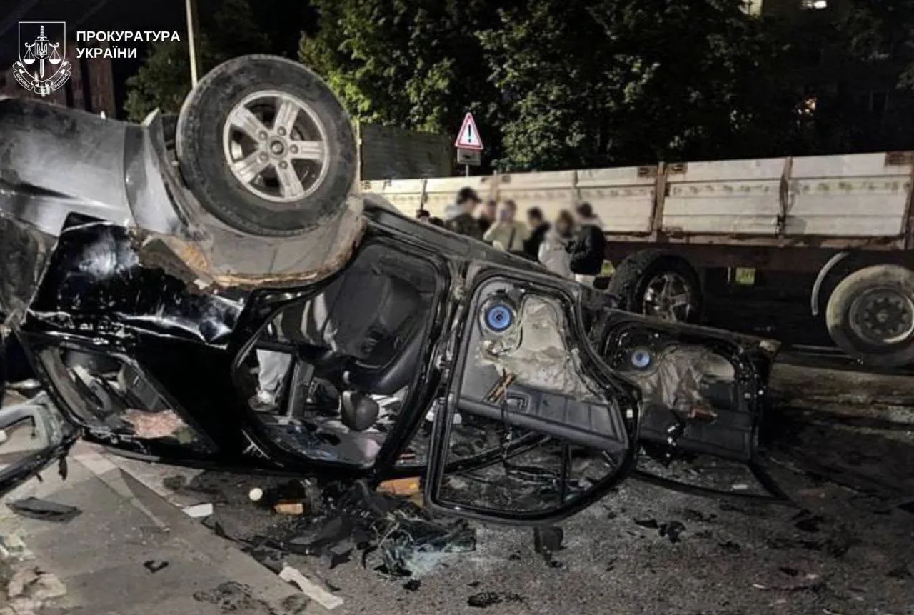 Сутички з натовпом і ТЦК у Львові: у поліції уточнили, що встановили особу підозрюваного у нападі на поліцейського