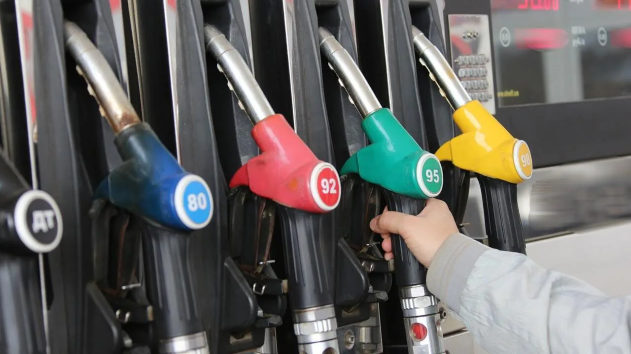 Чому загострення між США та Іраном може вдарити по цінах на пальне та допомогти росії