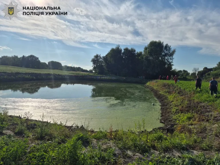 Під Києвом 13-річна дівчинка потонула у штучній водоймі, намагаючись дістати м