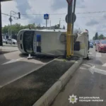 У Харкові перекинулася швидка після зіткнення, постраждали водій та парамедикНа проспекті Героїв Харкова водій Mitsubishi не пропустив швидку зі спецсигналами, що призвело до зіткнення та перекидання Ford
Transit. Постраждали 48-річний водій та 22-річна жінка-парамедик.Суспільство • 25 липня, 11:31 • 3261 перегляди