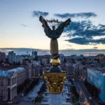 рф атакує Київ балістичними ракетами, у столиці пролунали вибухи